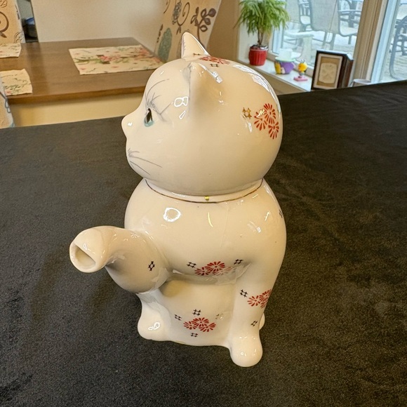 Vintage White Porcelain Cat Shape Teapot or Creamer Dispenser - Picture 4 of 8